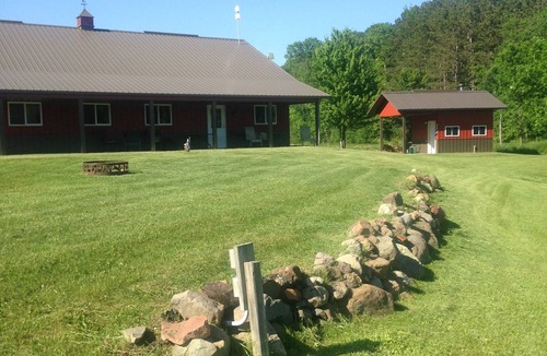 Cushing Cabin | Charming cabin with AC and WiFi in tranquil Luck