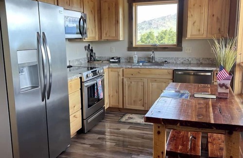 Virginia City Ranches Cabin | Charming Cabin with Mountain Views Near Madison River in Ennis, Montana