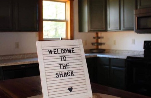 Guin Cabin | Charming cabin with outdoor soaking tub