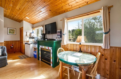 Deer Harbor Cabin | Charming cabin with private hot tub & ocean view- near everything in Deer Harbor