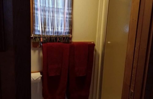 Meadview Cabin | Charming Cabin with Private Bath and Wi-Fi near Lake Mead National Recreation Area, Arizona