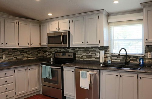 Shawnee House | Charming Cabin with Private Dock on Lake for Lovely Family Glamping Near Oklahoma City