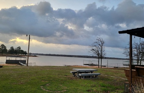 Shawnee House | Charming Cabin with Private Dock on Lake for Lovely Family Glamping Near Oklahoma City
