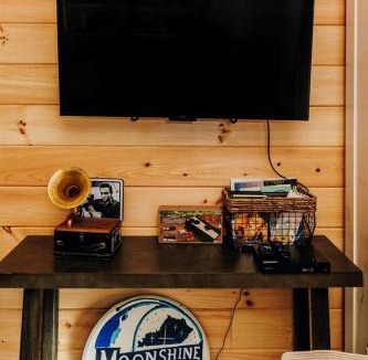 Campton House | Charming Cabin with Private Hot Tub Near Red River Gorge in Campton, Kentucky