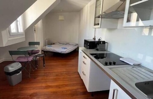 L'Europe Apartment | Charming, calm and bright studio with view over the rooftops of Montmartre