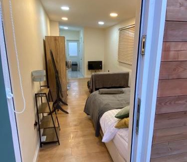 Cherry Hinton Apartment | Charming Cambridge Studio with Private Garden