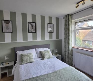 Canterbury House | Charming Canterbury Central 3 Bedroom House - Garden views