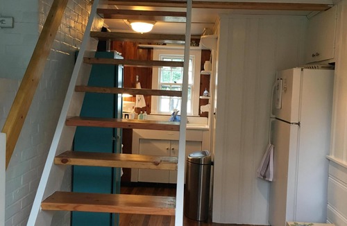 Pocasset Cottage | Charming Cape Cod Cottage Overlooking Ocean