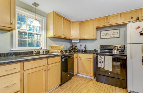 East Falmouth House | Charming Cape Cod get away on Great Pond with porch!