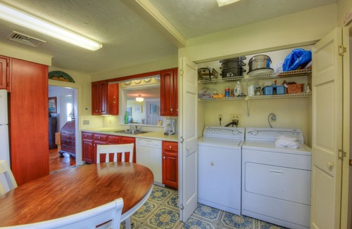 East Sandwich House | Charming Cape Cottage—Ocean Views & Private Beach