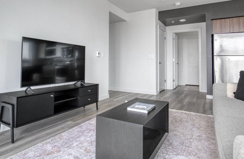 Broadway Apartment | Charming Capitol Hill 2BR w/ Gym & Roof Deck, near I-5, by Blueground