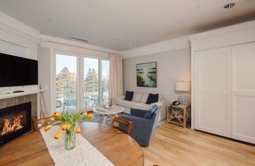 Bay Harbor Apartment | Charming Captain Suite 204 in Bay Harbor, perfect for couples with a cozy vibe.