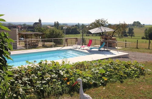 Vy-le-Ferroux Cottage | Charming Caravan with Views of the Saône Valley