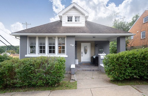 Carnegie House | Charming Carnegie Cottage 15 Minutes from Airport & Downtown