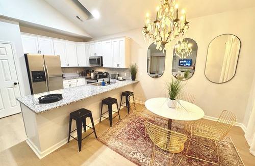 Cary House | Charming Cary Ranch Home-3 RM-1 King & 2 Queen Beds with yard & walk paths