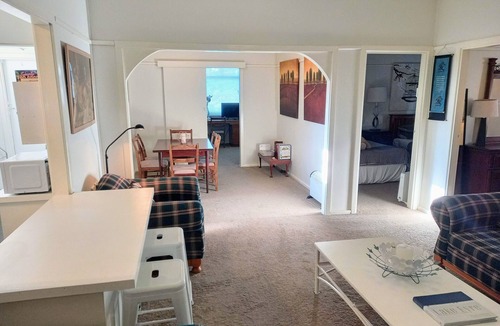 Mount Austin House | Charming "Castlereagh Cottage" with Free High Speed Wi-Fi