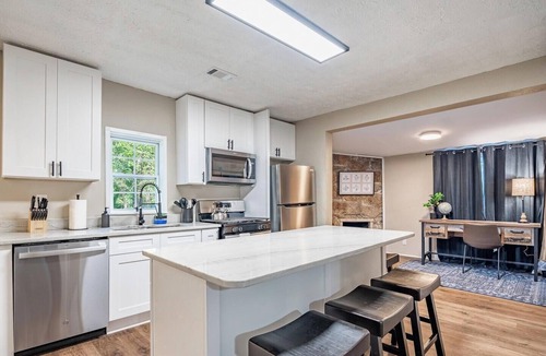 Clarkdale House | Charming Cedar Hollow - Work Desk & WiFi Ready!
