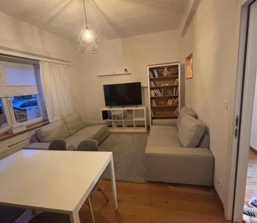 Jacht Apartment | Charming Central Apartment with Private Garden