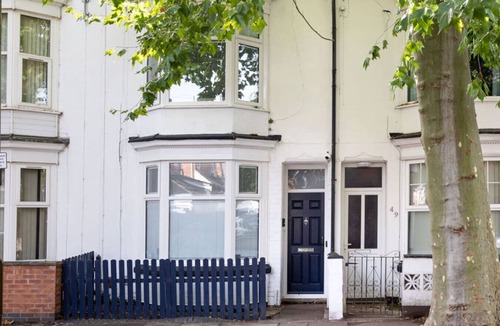 Oadby House | Charming Central Leicester 4 Bed Accommodation