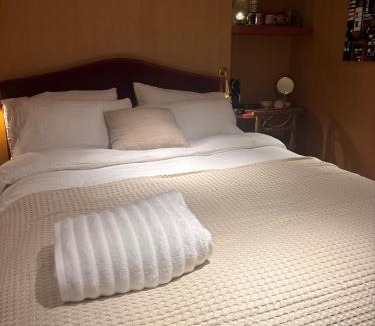 Winchester Apartment | Charming central Winchester room, self-contained