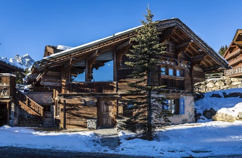 Courchevel Villa | Charming Chalet | 5 Bedrooms | Chalet Axel | Open Fire & Champagne on Arrival