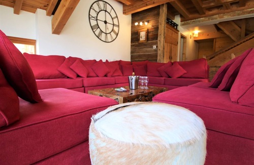 Vars Ski Chalet | CHARMING CHALET, MOUNTAIN VIEW AND SKI SLOPES JACUZZI HAMMAM SAUNA TABLE SOCCER