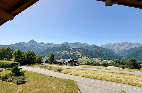 Crest-Voland Ski Chalet | Charming Chalet with Sauna and WiFi in Crest-Voland