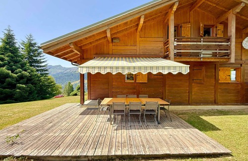 Crest-Voland Ski Chalet | Charming Chalet with Sauna and WiFi in Crest-Voland
