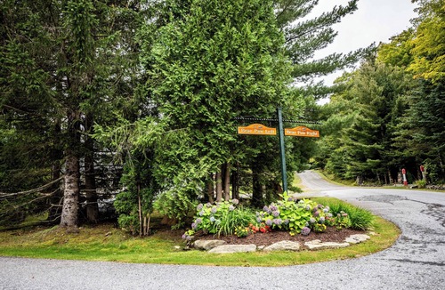 West Dover Ski Chalet | Charming chalet with hot tub, ski shuttle, ski home trail