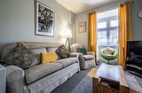 Exeter House | Charming character lodge in cemetery grounds
