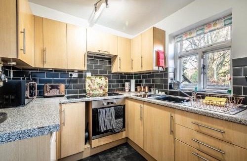 Exeter House | Charming character lodge in cemetery grounds
