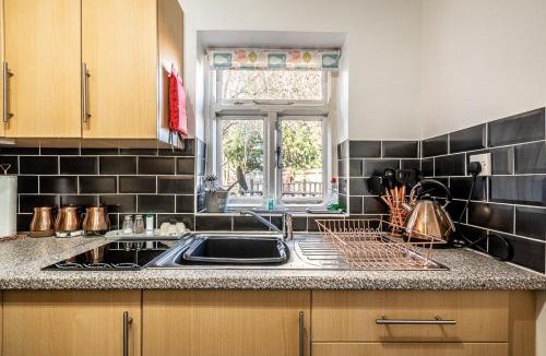 Exeter House | Charming character lodge in cemetery grounds