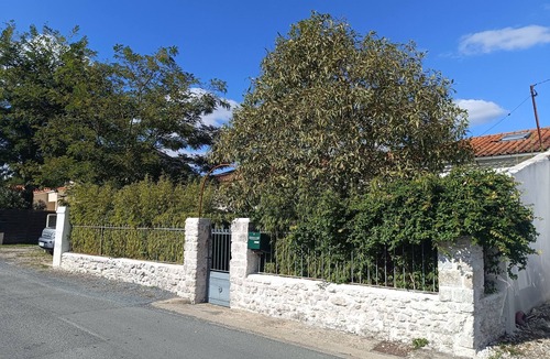 Royan House | Charming Charentaise house Royan air-conditioned sleeps 12
