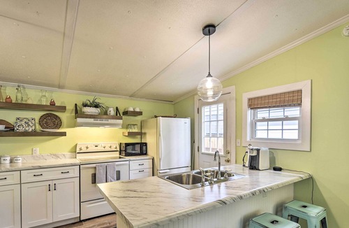 Charleston Cottage | Charming Charleston Cottage: 2 Mi to Folly Beach!