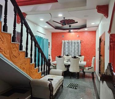 Mylapore Tiruvallikk House | Charming Chennai Home with Modern Amenities