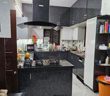 Mylapore Tiruvallikk House | Charming Chennai Home with Modern Amenities