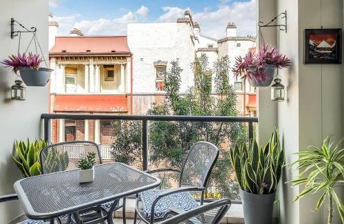 Chippendale Apartment | Charming Chippendale Escape with Rooftop Pool
