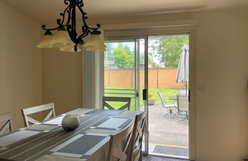 Lake Hills House | Charming City Home with Professional WFH Setup & AC