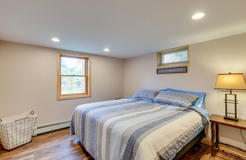 Clintonville House | Charming Clintonville Retreat - Relax & Kayak!