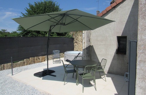Oucques House | Charming cottage with jacuzzi