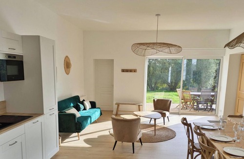 Saint-Denis-d'Anjou Cottage | Charming countryside house for 9 guests in Saint-Denis-d'Anjou