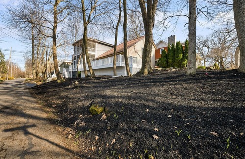 Lakeside Cottage | Charming cottage in Lakeside near Cherry Park and the lake!