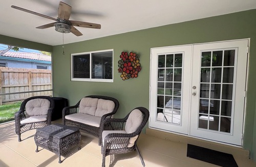 East Boca Raton House | Charming Coastal Cottage 2BR/2BA Close to beach, shopping, restaurants and FAU!