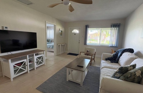 East Boca Raton House | Charming Coastal Cottage 2BR/2BA Close to beach, shopping, restaurants and FAU!