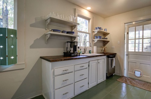 Fairhope Cottage | Charming Coastal Cottage in Fairhope, steps away from Mobile Bay