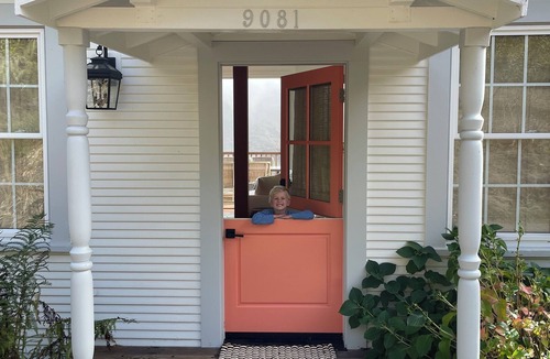 Jenner Cottage | Charming Coastal Cottage-Entire Home Sleeps 6, Perfect for Couples+Families