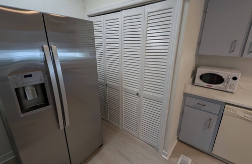 Georgetown House | Charming Coastal Retreat in Willowbank near Downtown Georgetown