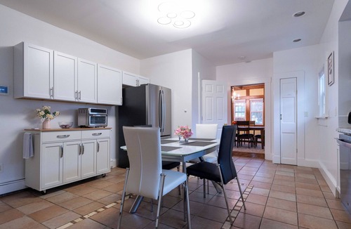 Bridgeport House | Charming Colonial for Events! – Perfect for Family Reunions and Group Getaways!