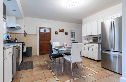 Bridgeport House | Charming Colonial for Events! – Perfect for Family Reunions and Group Getaways!