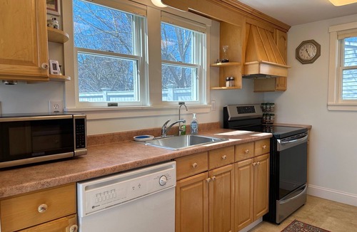 Orrs Island House | Charming, comfortable 2 Bedroom, One Bath, home, gorgeous views of Lowell's Cove-A great homeba.